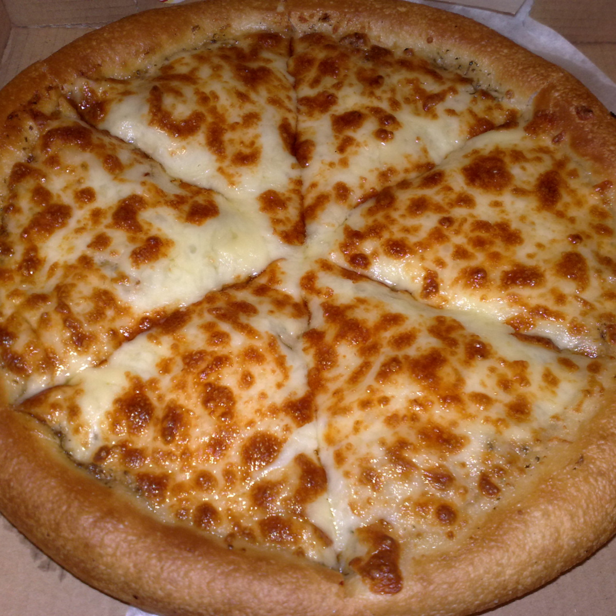 Garlic pizza with cheese